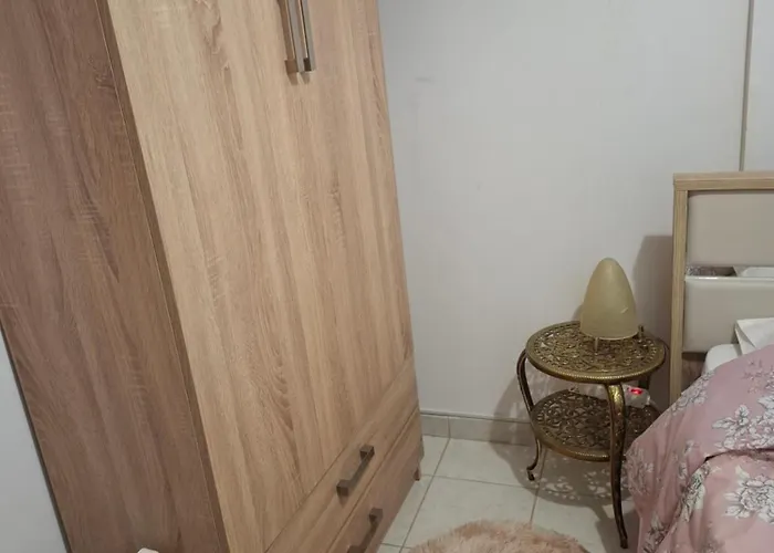 Alexandrias40 Apartment